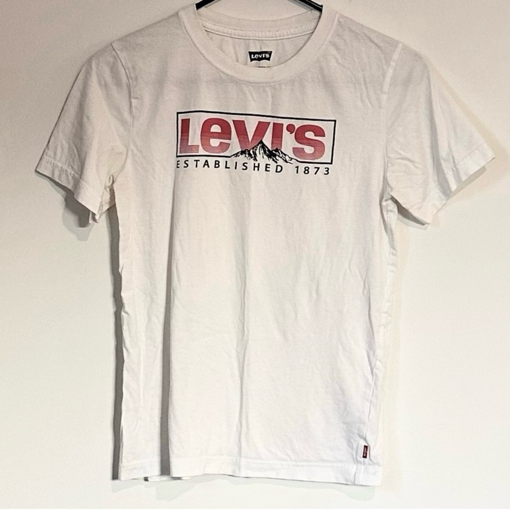 Levi's White Tee with Red Logo - Size: 10/12